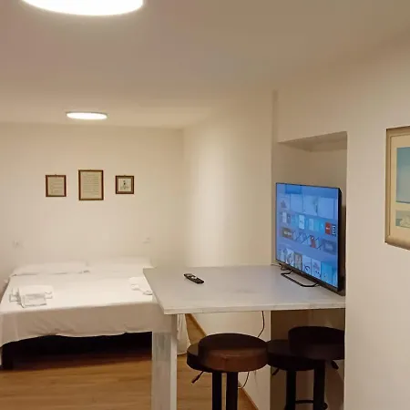 Mistral Holidays - Meraviglioso Monolocale Nuovissimo, Appena Ristrutturato 아파트 *